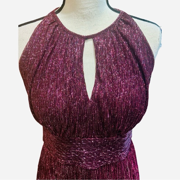 NWT- R&M Richards Maroon Full Length Evening Gown with Slit - Size 6 - Picture 3 of 16